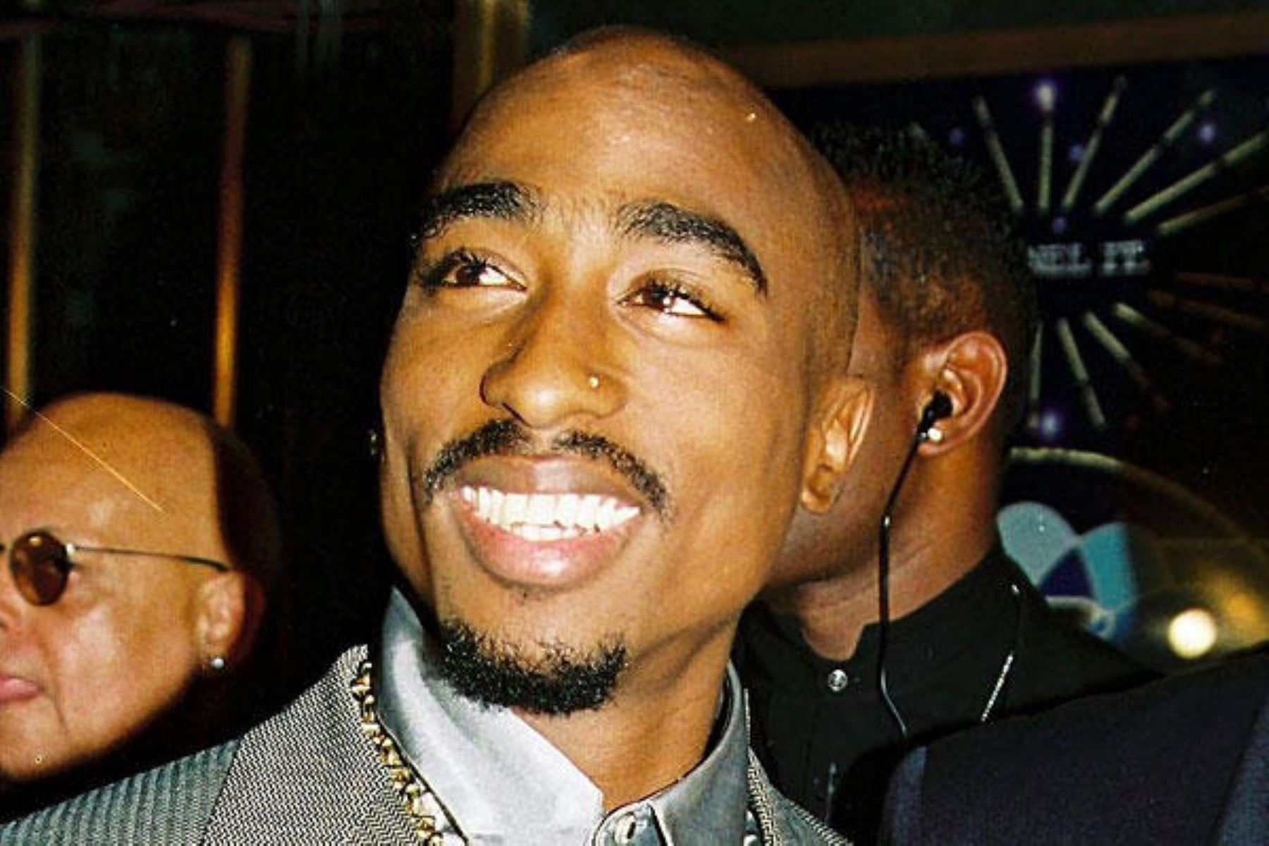 Tupac sonriendo